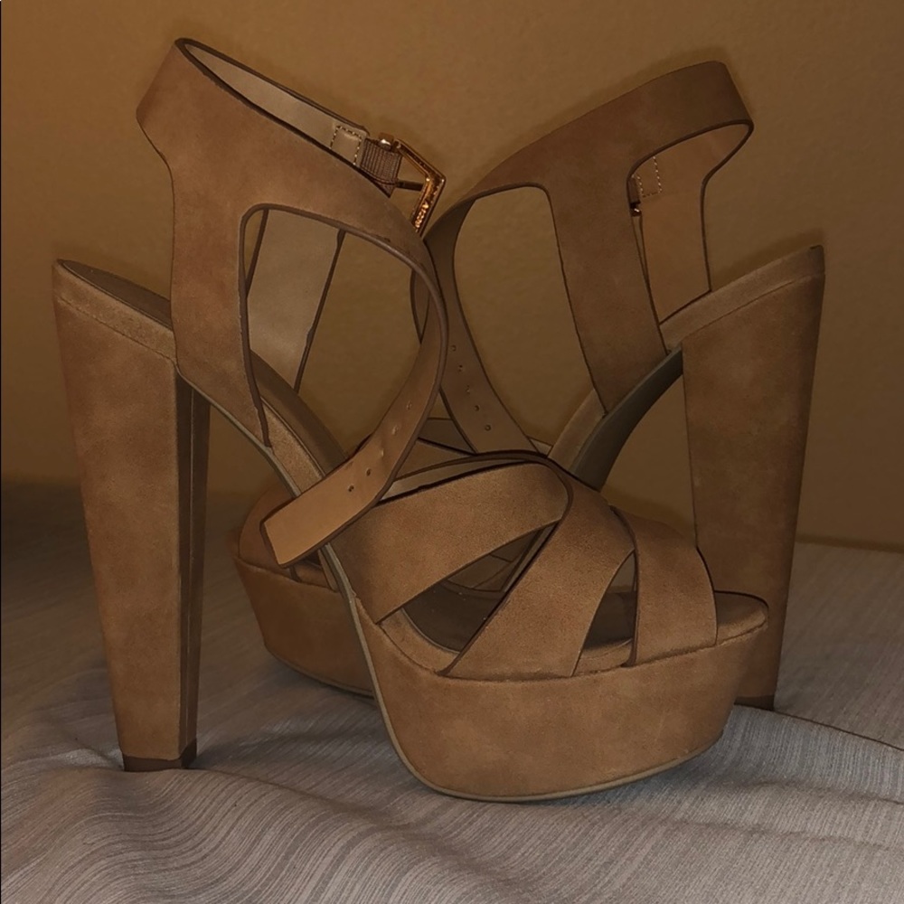 Only worn 1 time. Brand new